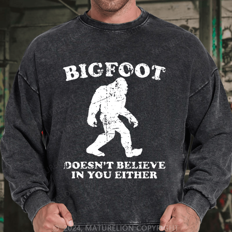 Maturelion Men's Sweatshirt Bigfoot Doesn't Believe In You Either Custom Sweatshirt