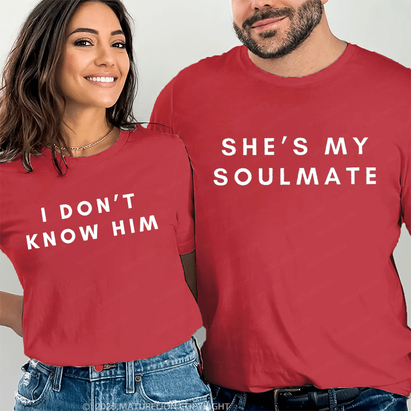 Maturelion She's My Soulmate & I Don't Know Him Couple T-Shirt