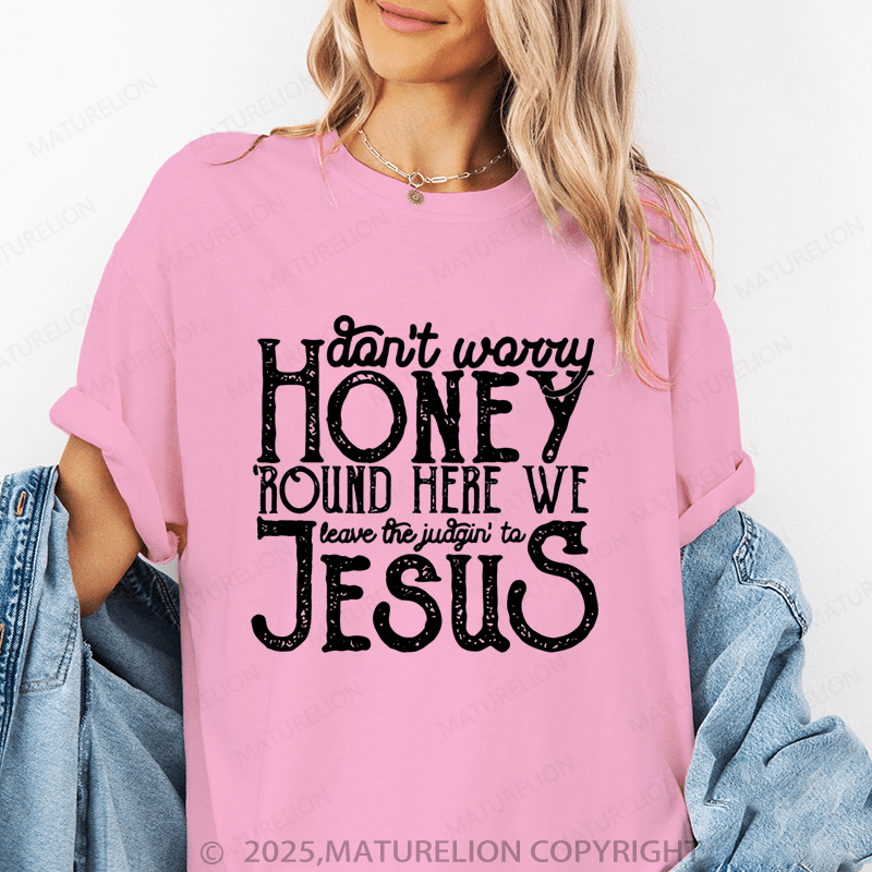 Maturelion Women's T-Shirt Don't Worry Honey Round Here We Leave The Judgin' To Jesus Funny T-Shirt