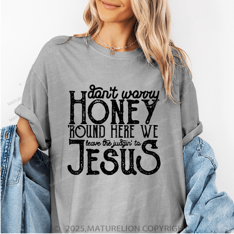 Maturelion Women's T-Shirt Don't Worry Honey Round Here We Leave The Judgin' To Jesus Funny T-Shirt