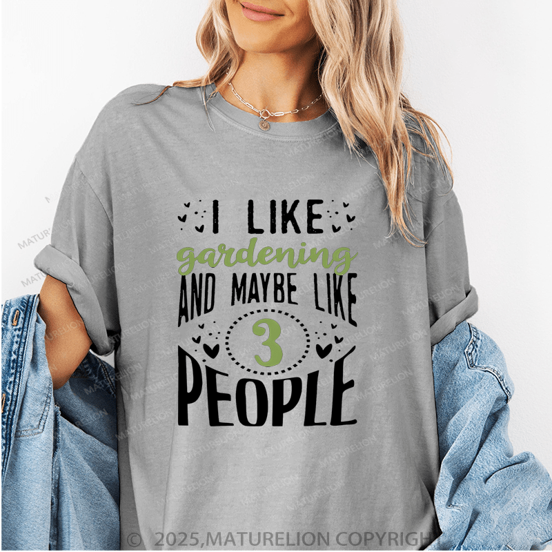 Maturelion Women's T-Shirt I Like Garending And Manybe Like 3 Peopll Funny T-Shirt