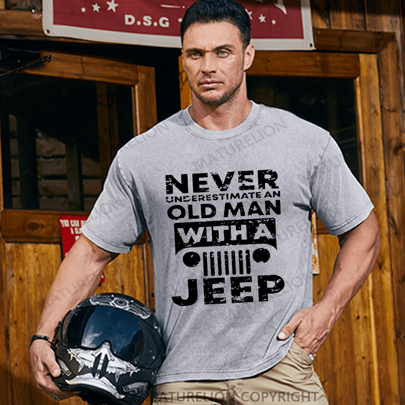 Maturelion Men's T-shirt Never Understimate An Old Man With A Jeep T-shirt